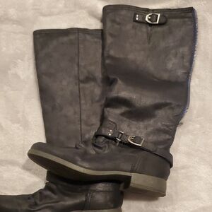 JustFab Black Heeled Boots Sleek and Stylish